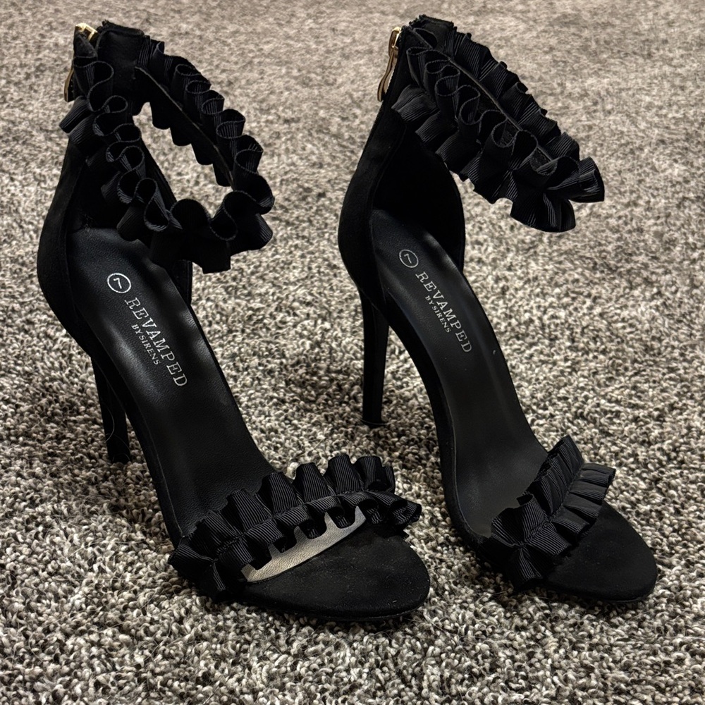 Revamped Elegant Black Ruffle Heels Size US 7 NWOT